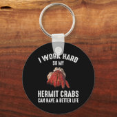 私は懸命を働いているので、私の仙人カニはより良い生活を持っている キーホルダー (正面)