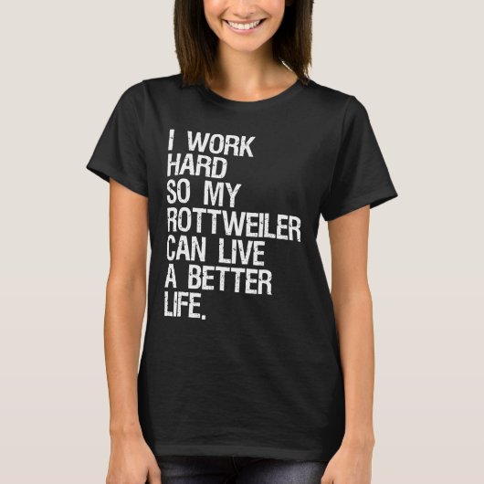 私は懸命を働いてロットワイラーがより良い生活ができる Tシャツ (正面)