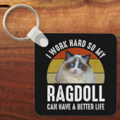 私は懸命を働いて、ラグドールの方が良い生活ができる キーホルダー (正面)