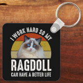 私は懸命を働いて、ラグドールの方が良い生活ができる キーホルダー (裏面)