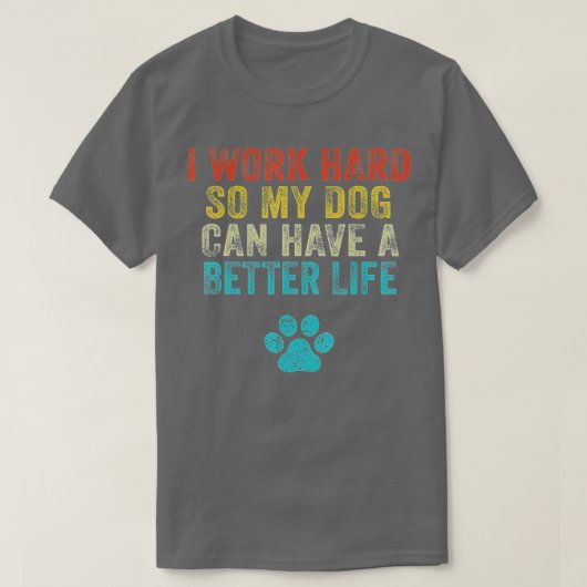 私は懸命を働いて、私の犬はより良い生活ヴィンタを持つことができるように Tシャツ (デザイン正面)
