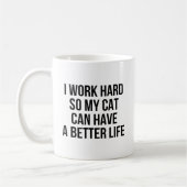 私は懸命を働かせます従って私の猫はよりよい生命を過すことができます コーヒーマグカップ (左)