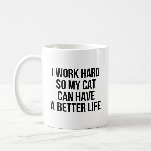 私は懸命を働かせます従って私の猫はよりよい生命を過すことができます コーヒーマグカップ (左)