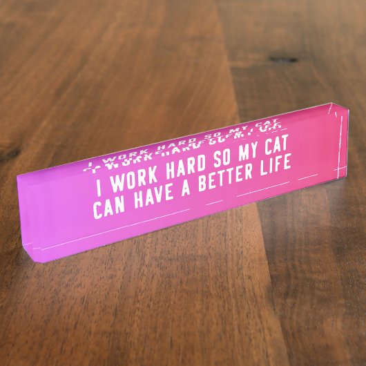私は懸命を働かせます従って私の猫はよりよい生命を過すことができます デスクネームプレート (側面)