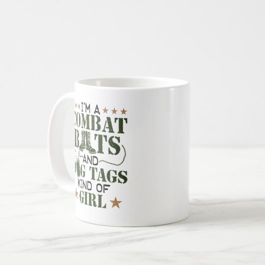 私は戦闘靴と犬のタグのような女の子である コーヒーマグカップ (正面左)