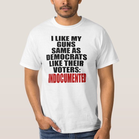 私は投票者のような民主党員と私の銃を同じ好みます Tシャツ (正面)