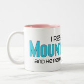 私は救助しました山の野良犬(オス犬)を ツートーンマグカップ (左)