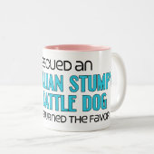 私は救助しましたStumpy尾牛犬(男性)を ツートーンマグカップ (正面右)