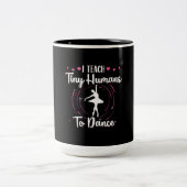 私は教え小さな人間が踊る ツートーンマグカップ (中央)