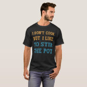 私は料理をしないけど、お鍋をかき混ぜるのは好きです Tシャツ (正面フル)