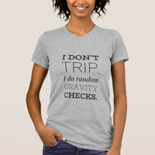 私は旅をしない Tシャツ
