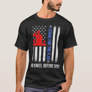 私は旗のために立ち、神の米国旗の前にひざまずく Tシャツ