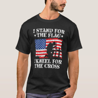 私は旗の前に立ち、十字架の前に跪く ベテラン Tシャツ