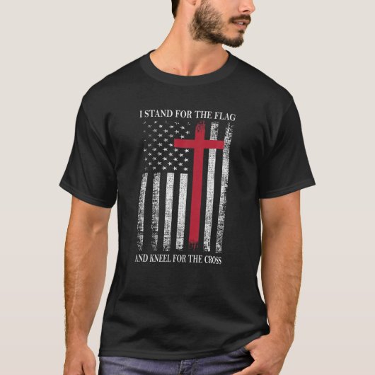 私は旗を立ててクロスアメリカにひざまずく Tシャツ (正面)