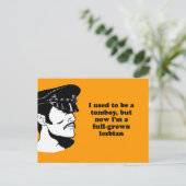 私は昔はおてんば娘だったが、今は完全に成長したレズだ ポストカード (スタンド正面)