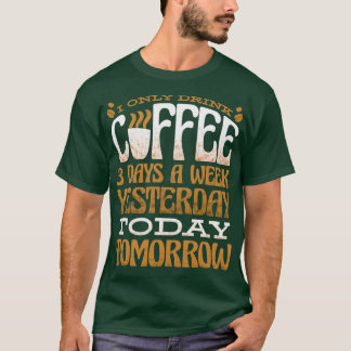 私は昨日は週に3回の日しか飲まない Tシャツ