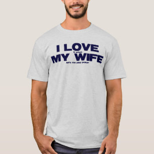 私は時(それ)私の妻を愛します(私をトランプのポーカーを遊ぶことを許可します) Tシャツ
