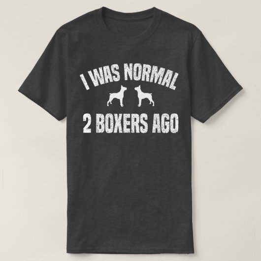 私は普通の2年前のおもしろい犬 Tシャツ (デザイン正面)