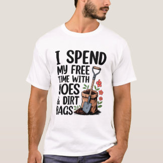 私は暇な時間をホーと土まみれの袋と過ごします 面白い Tシャツ