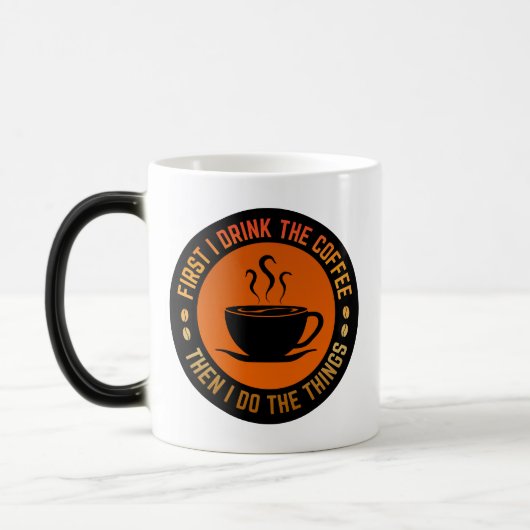 私は最初にコーヒーを飲み、私は物事をする モーフィングマグカップ (左)