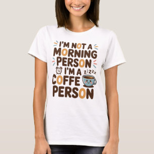 私は朝の人間ではない。私はコーヒーの人だ Tシャツ
