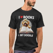 私は本と黄金のドードルの読犬の母が大好き Tシャツ (正面)