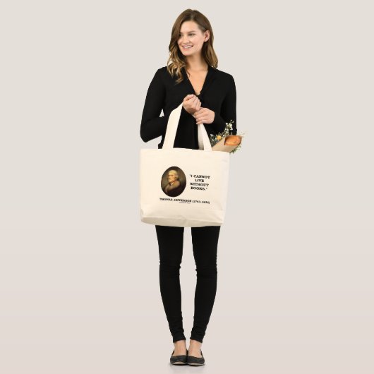 私は本なしに住むことができません ラージトートバッグ (正面(モデル))