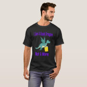 私は本のドラゴンだ、虫ではない Tシャツ (正面フル)