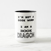 私は本の虫ではない私は本の竜 マグカップ (中央)