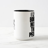 私は本を人々のマグよりもっと好みます ツートーンマグカップ (中央)