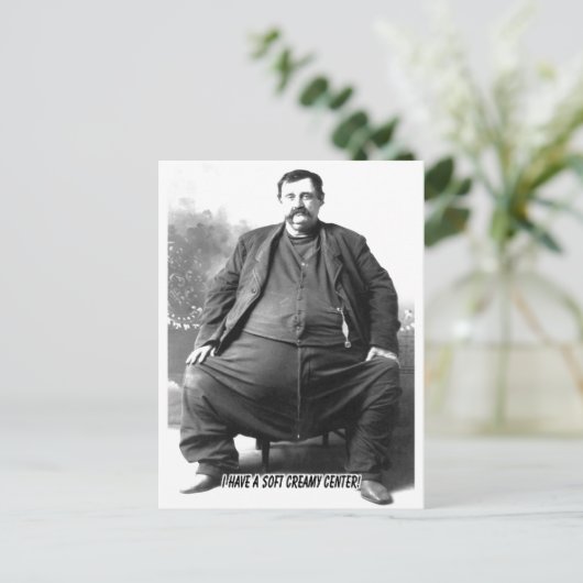 私は柔らかいクリーミーなセンターを持っている～脂肪のカーニバル男性 ポストカード (スタンド正面)