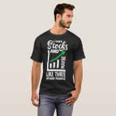 私は株が好きで、多分3人が投資する Tシャツ (正面フル)