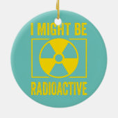 私は核の放射性おもしろい的贈り物かもしれない セラミックオーナメント (裏面)