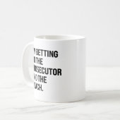 私は検事とコーチに賭けている コーヒーマグカップ (正面左)