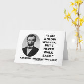 私は歩くのが遅いが、歩いて帰ることはない引用文 カード (黄色い花)