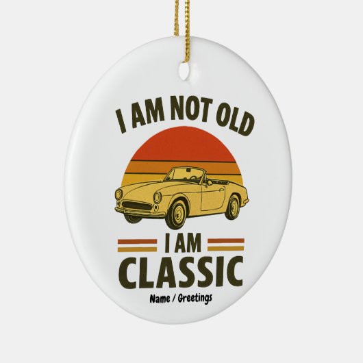 私は歳ではない私はレトロ車のおもしろいデザイン セラミックオーナメント (右)