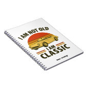 私は歳ではない私はレトロ車のおもしろいデザイン ノートブック (右側)