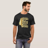 私は歴史を持ち、先祖を作ろうと努力している誇りを持った Tシャツ (正面フル)