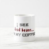 私は死んだ豆の白ハロウィーンコーヒーマグを見る コーヒーマグカップ (中央)