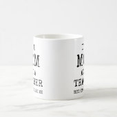 私は母で先生の感性おもしろい笑 コーヒーマグカップ (中央)