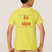 私は母オレンジ色の黄色の子供の男の子が大好き Tシャツ (裏面)