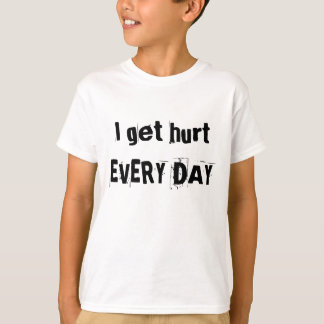 私は毎日怪我をする Tシャツ