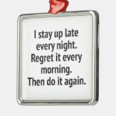 私は毎晩遅くまで起きている。毎朝それを後悔する メタルオーナメント (左)