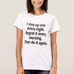 私は毎晩遅くまで起きている。毎朝それを後悔する Tシャツ