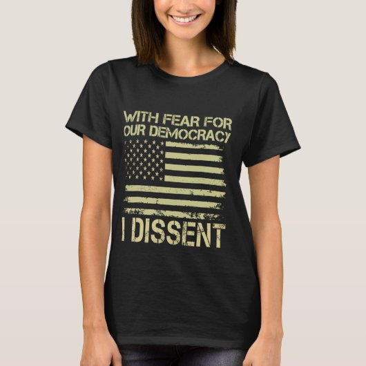私は民主主義に対する恐怖を抱いて反対する Tシャツ (正面)