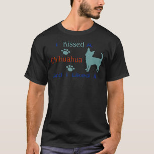 私は気に入ったチワワ&アンプにキスした Tシャツ