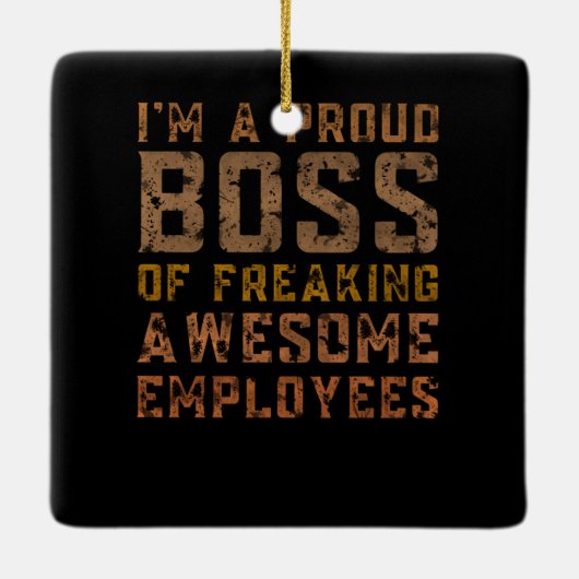 私は気まぐれな誇りを持った社員のボスだ セラミックオーナメント (裏面)