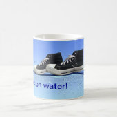 私は水の上を歩く コーヒーマグカップ (中央)