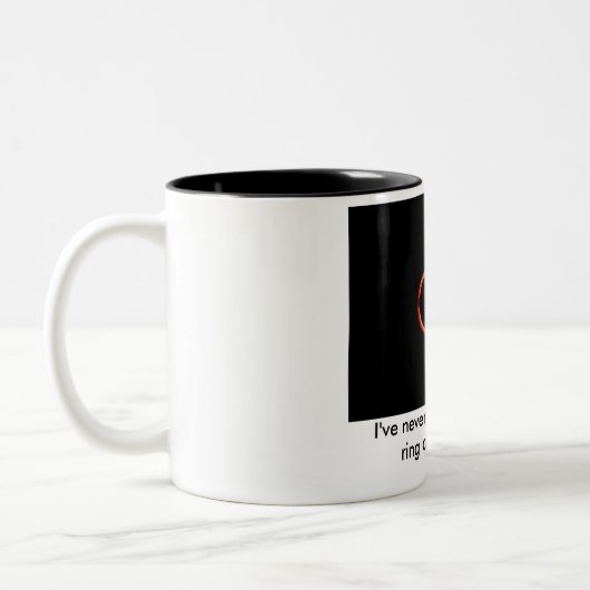 私は決して死の赤いリングや輪を得たありませんことは ツートーンマグカップ (左)