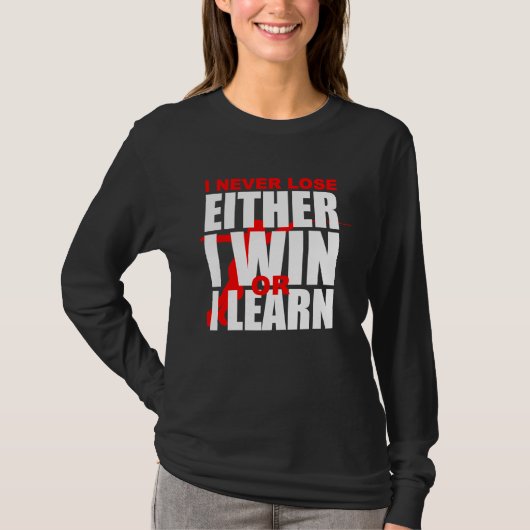 私は決して負けない 勝つか学ぶか フェンシング フェンス S Tシャツ (正面)